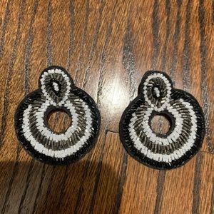 Lightweight beaded-detailed hoop earrings.